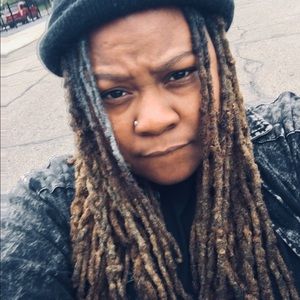 Meet your Posher, Latara